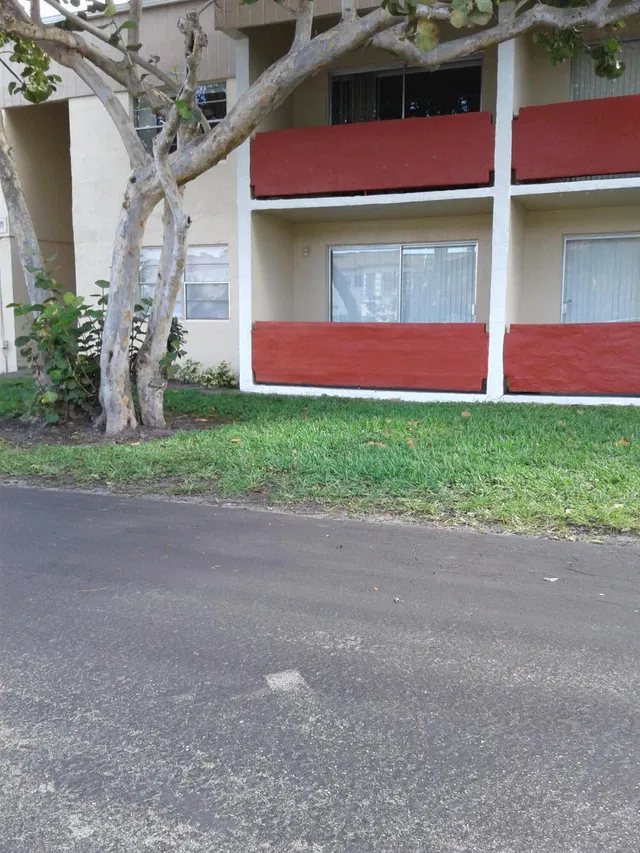 Unit 123 photo 2