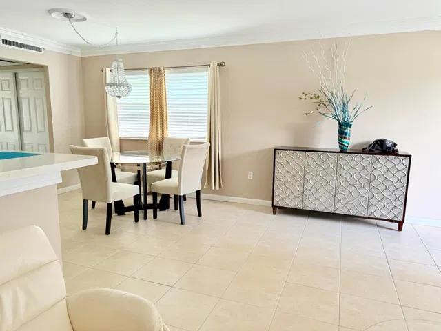 Residence photo 3