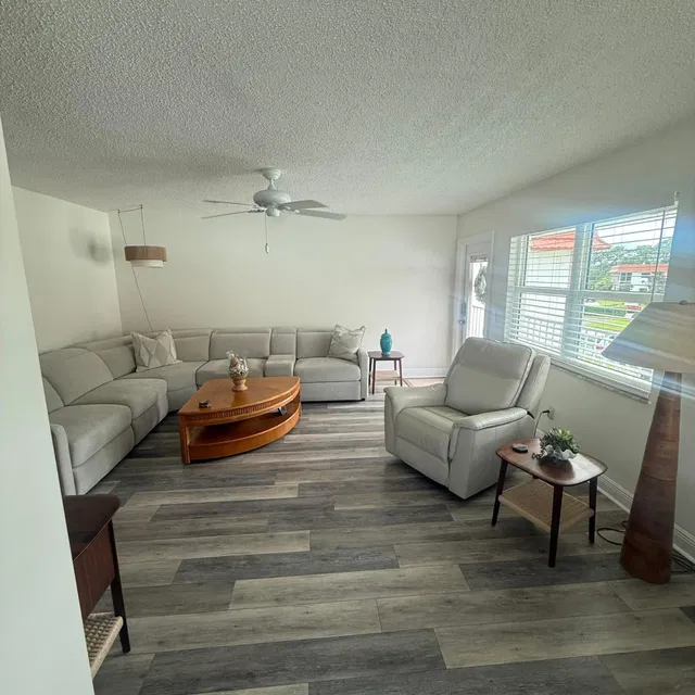 Unit 2009 photo 5