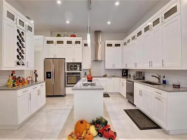 Residence photo 2