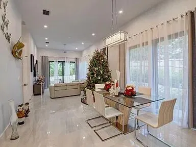 Residence photo 3