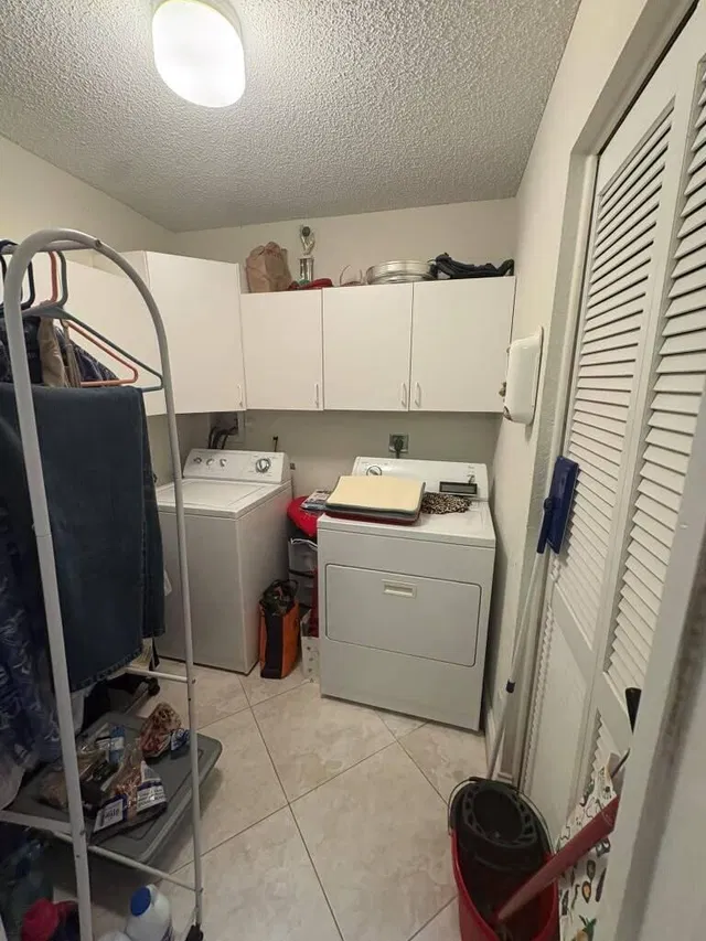 Unit B photo 26