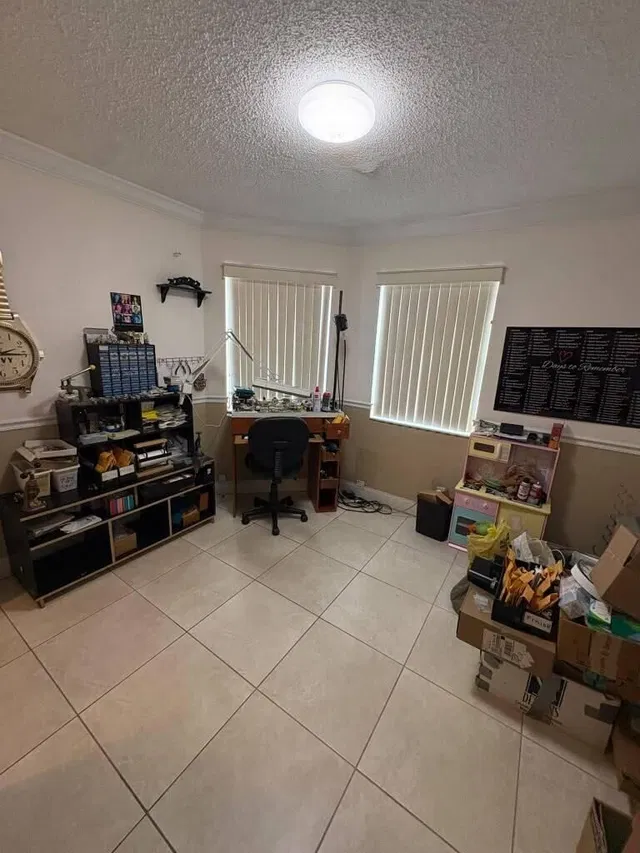 Unit B photo 29