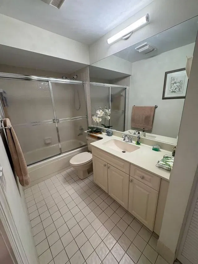 Unit B photo 30