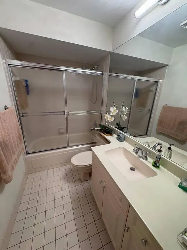 Unit B photo 32