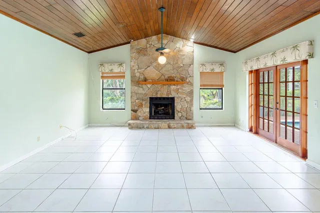 Residence photo 17