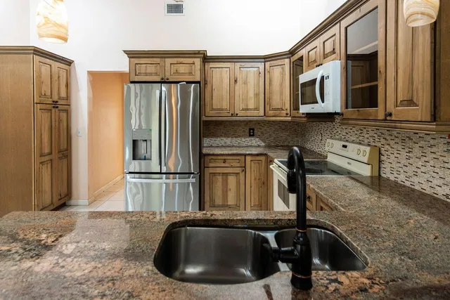 Residence photo 24
