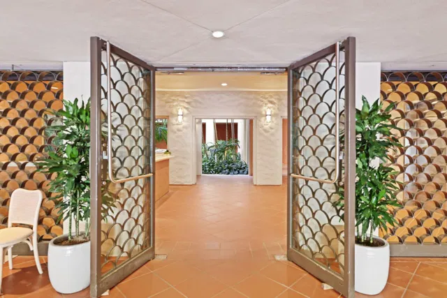 In-Town Palm Beach Unit S32 photo 9