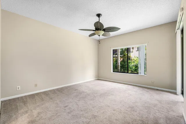 Unit B photo 19