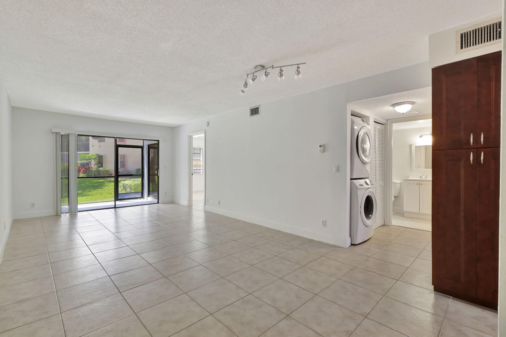 Unit N123 photo 3