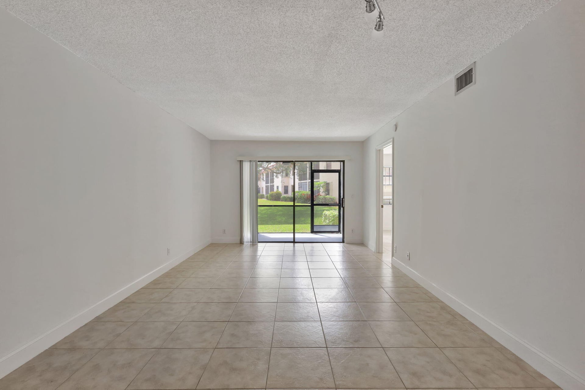 Unit N123 photo 5