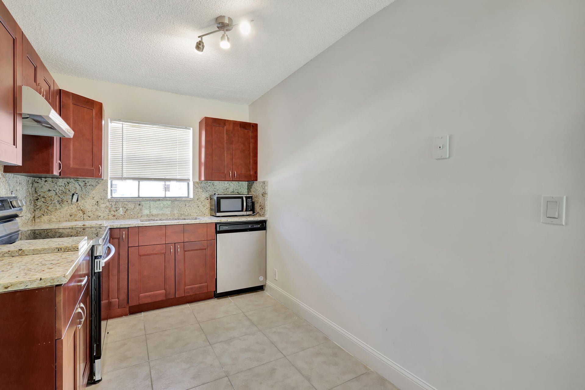 Unit N123 photo 6