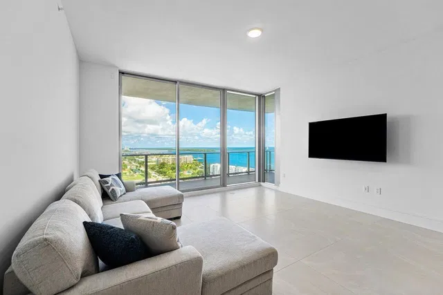 Nautilus 220 Unit 1817 photo 2