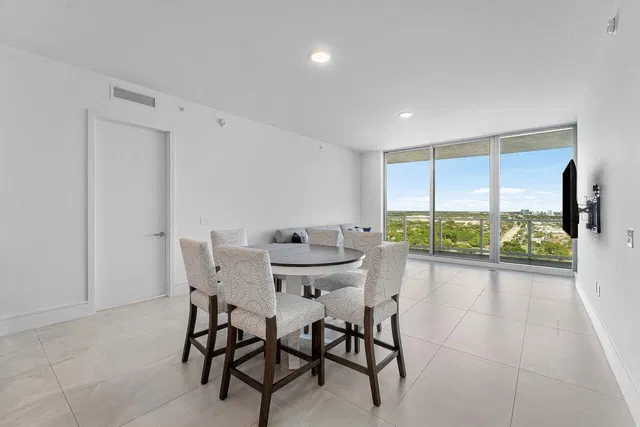 Nautilus 220 Unit 1817 photo 3