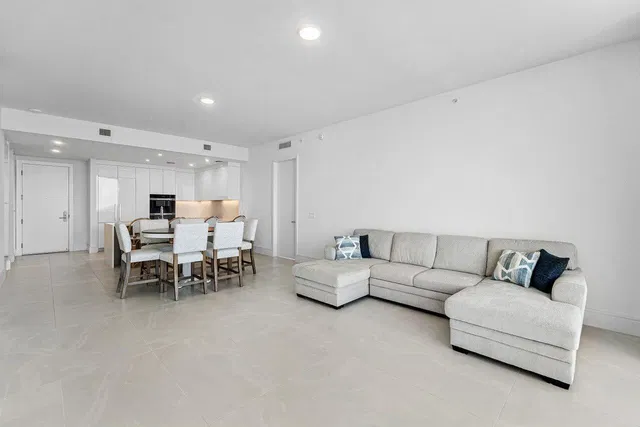 Nautilus 220 Unit 1817 photo 7