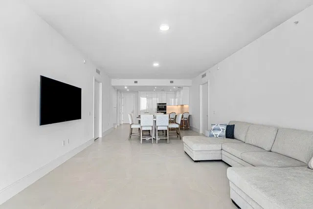Nautilus 220 Unit 1817 photo 8