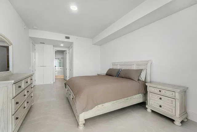 Nautilus 220 Unit 1817 photo 11