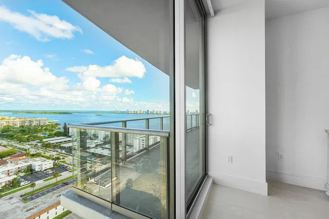 Nautilus 220 Unit 1817 photo 12