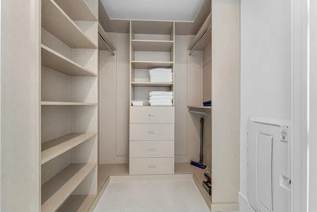 Nautilus 220 Unit 1817 photo 15