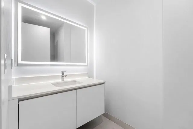 Nautilus 220 Unit 1817 photo 19