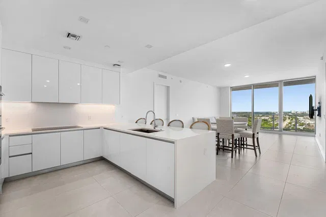 Nautilus 220 Unit 1817 photo 20