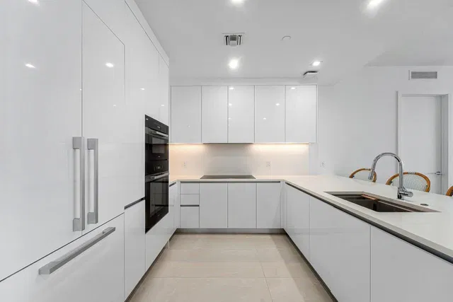 Nautilus 220 Unit 1817 photo 21