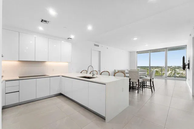 Nautilus 220 Unit 1817 photo 22