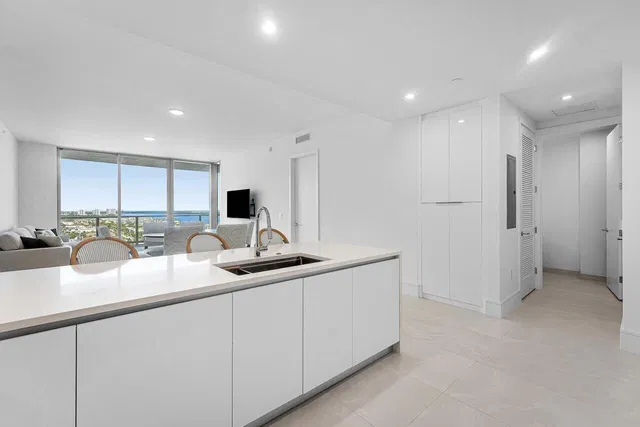Nautilus 220 Unit 1817 photo 24
