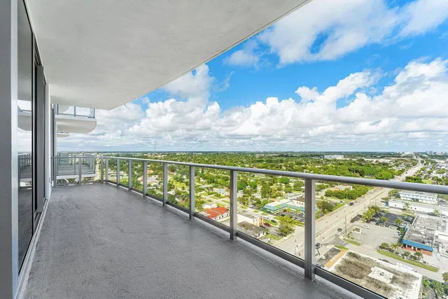 Nautilus 220 Unit 1817 photo 29