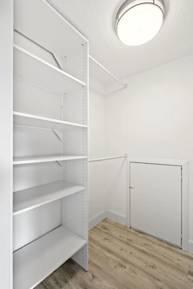 Unit 22C photo 35