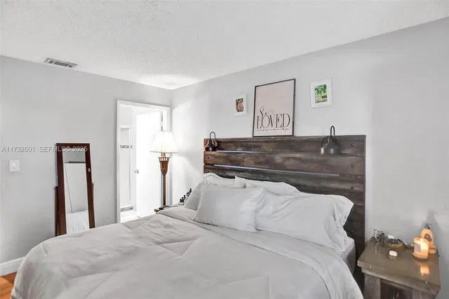Unit 1208 photo 18