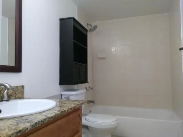Unit 105 photo 8