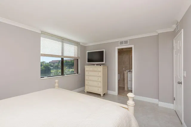 Unit 3304 photo 13