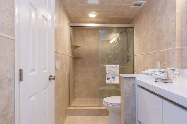 Unit 3304 photo 15