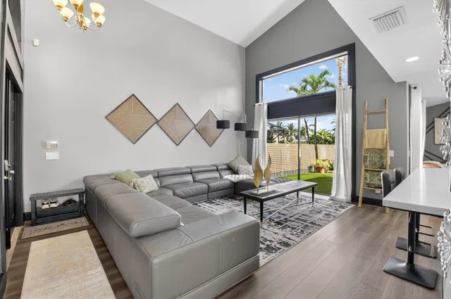  Residence photo 4