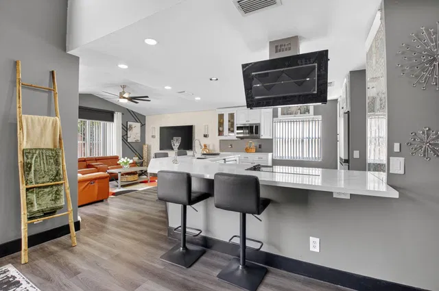  Residence photo 5