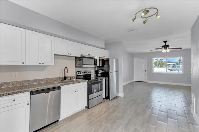  Residence photo 6