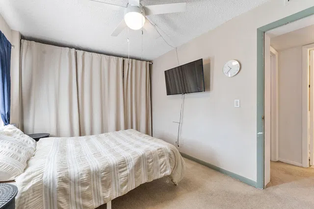 Unit C photo 24