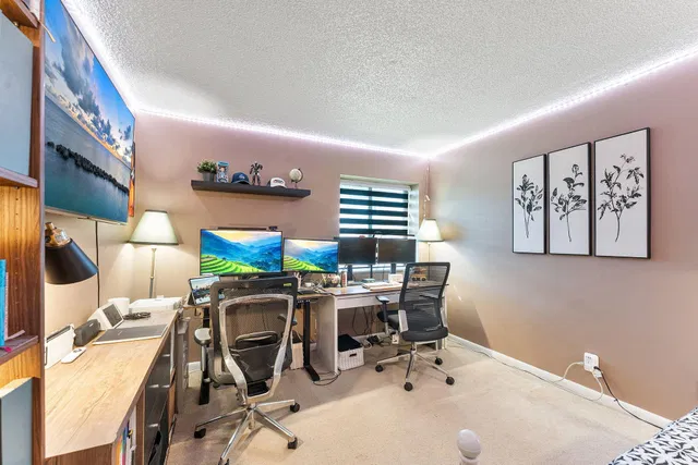 Unit C photo 26