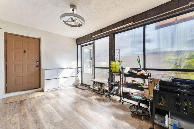 Unit C photo 29