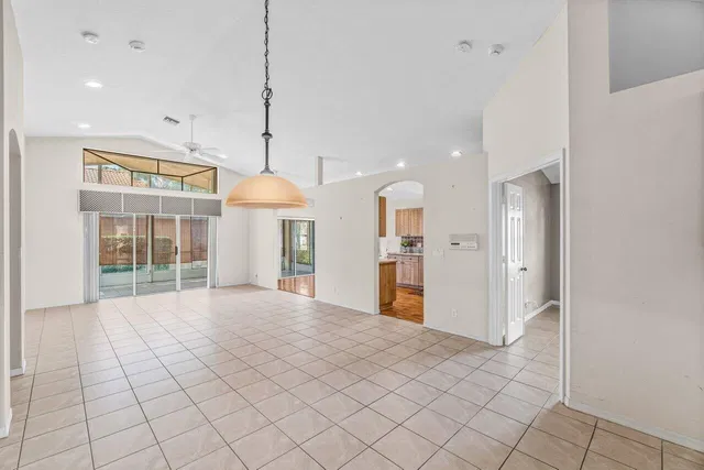 Residence photo 4