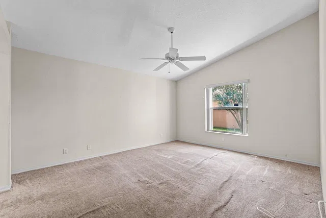 Residence photo 16