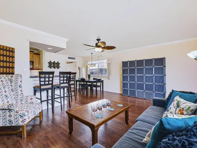  Residence photo 8