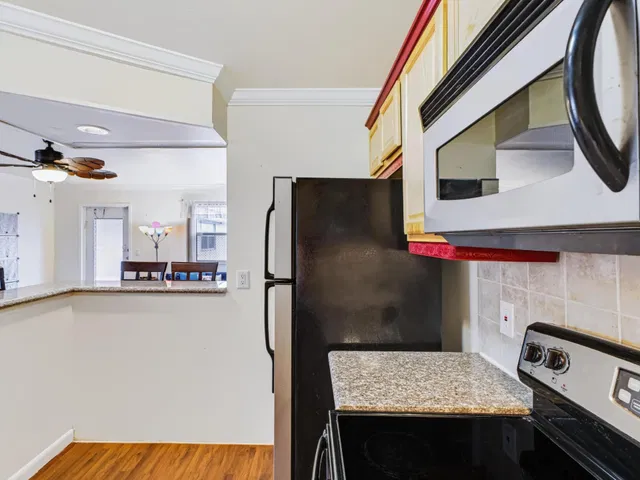  Residence photo 12