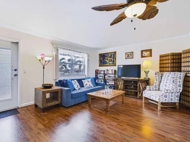  Residence photo 16