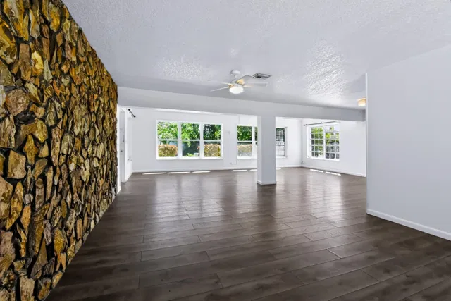 Residence photo 12