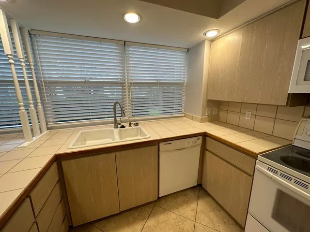  Residence photo 6