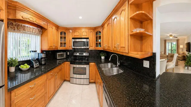 Unit 103 photo 8
