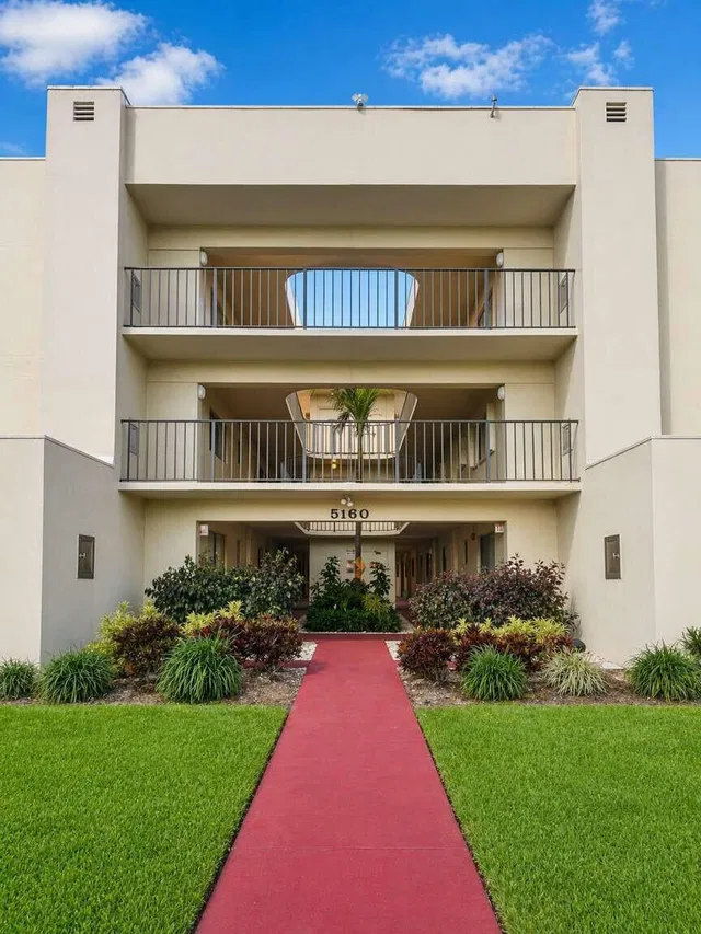 Unit 103 photo 14