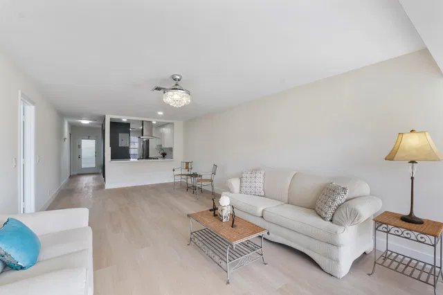 Unit 204 photo 8